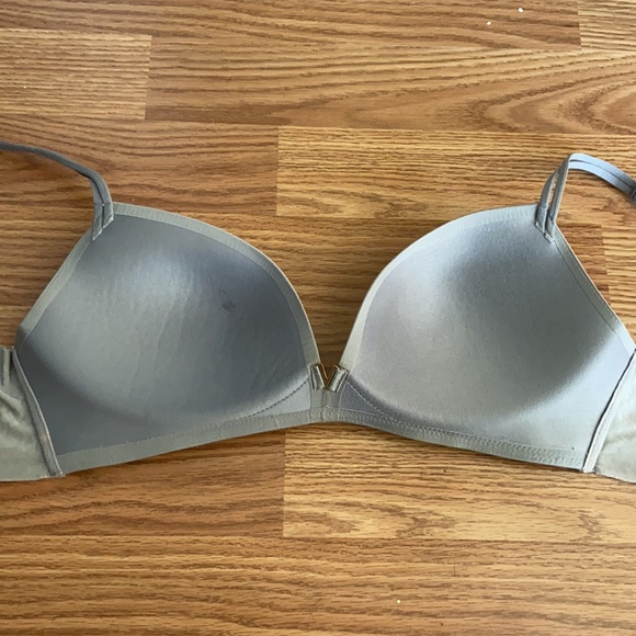 Victoria's Secret light blue/grey lightly lined bra with mesh straps - Picture 4 of 6